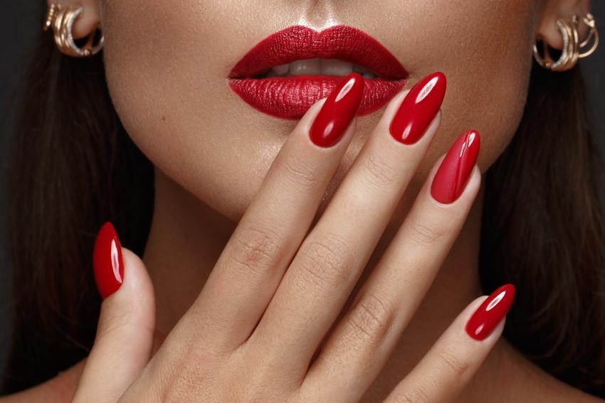 Rotes Nageldesign 