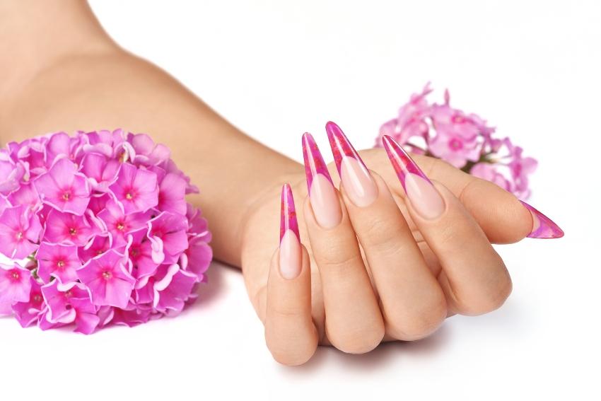 Stiletto Nails in Pink mit Blumen