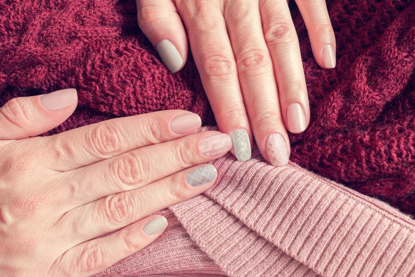 Knit Nails mit Dotting Tool