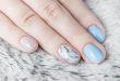 Blau-weiße Marmor Nägel