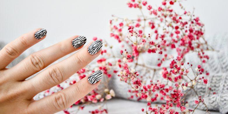 Animal Print Nails mit Zebrastreifen