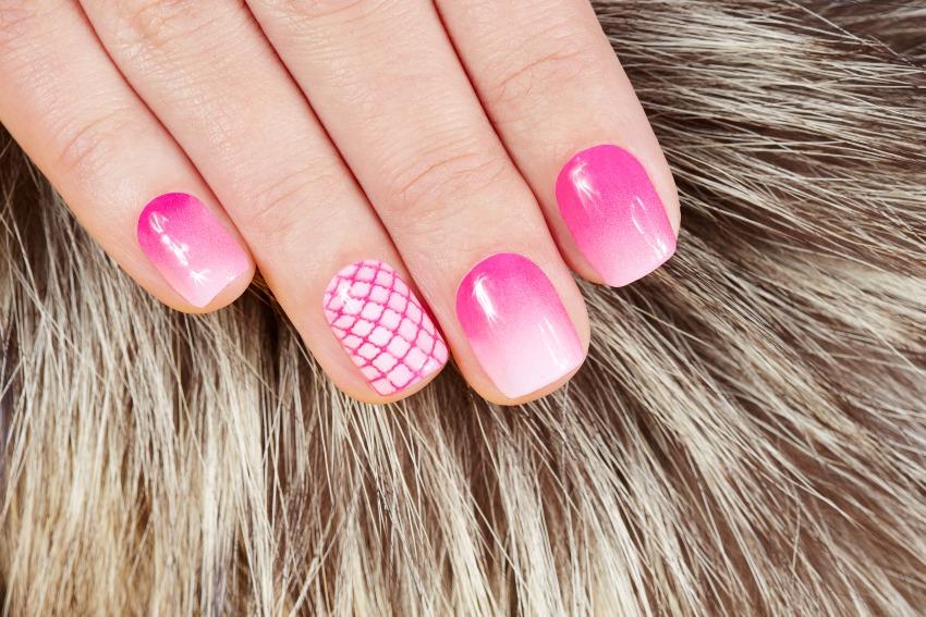 pinke Babyboomer Nails mit Details 