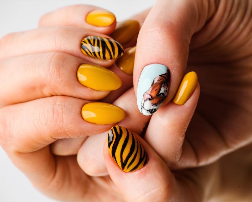 Animal Print Nails mit Tigermuster 
