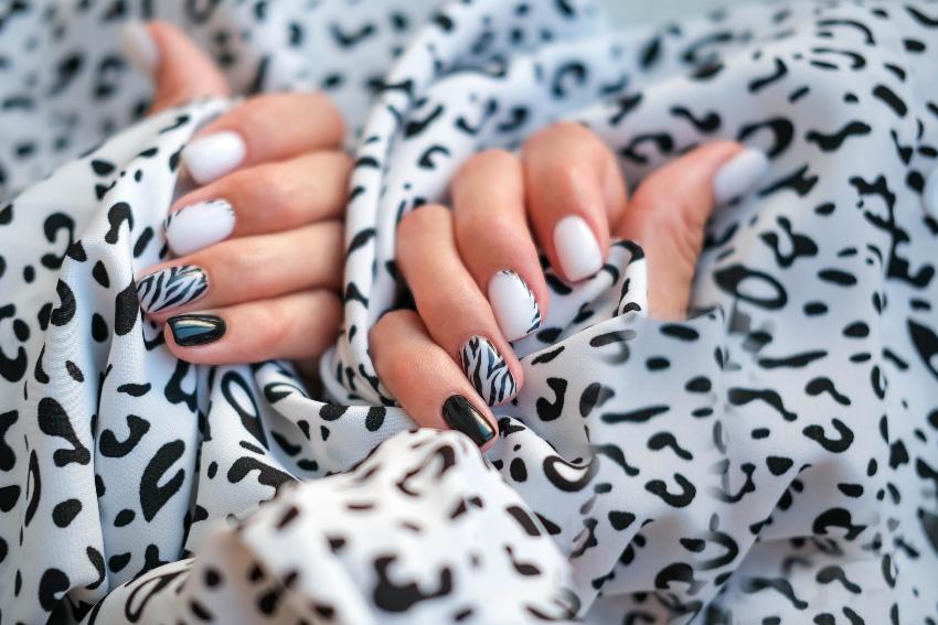 Zebra Look - Animal Print Nails