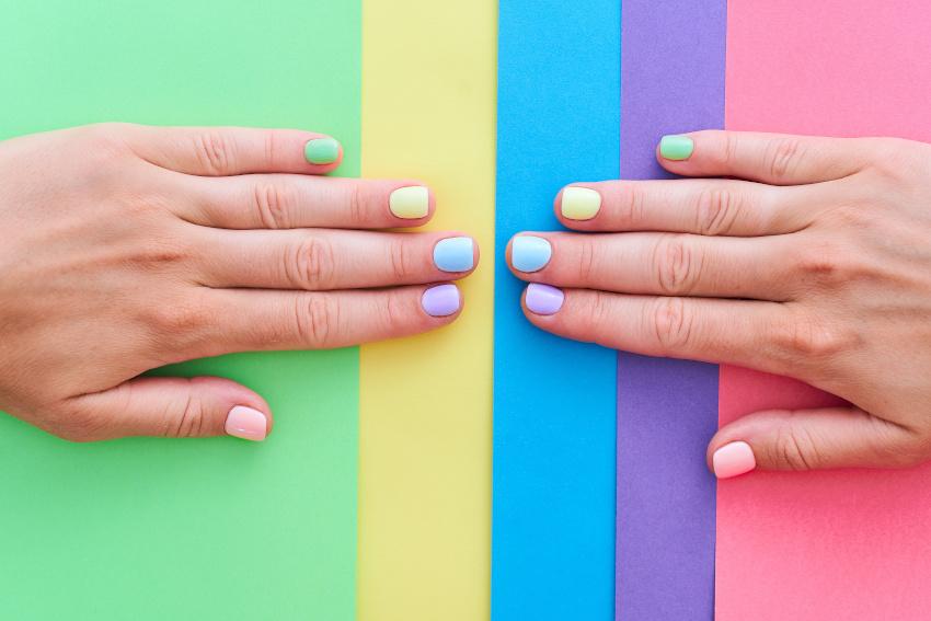 Nageldesign zu Ostern - Rainbow Nails