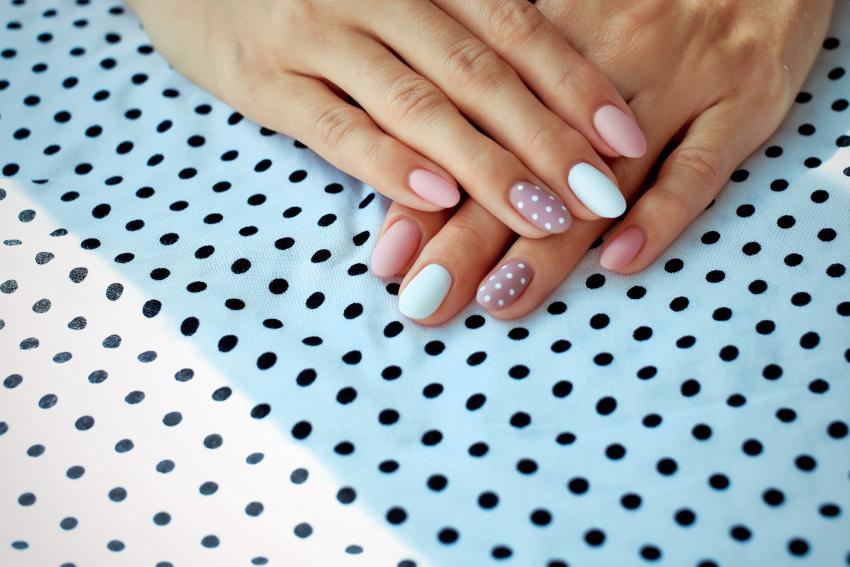 Nails Polka Dots