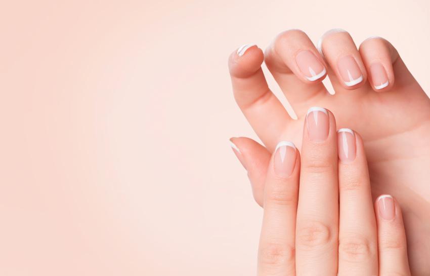 French Nails in Weiß