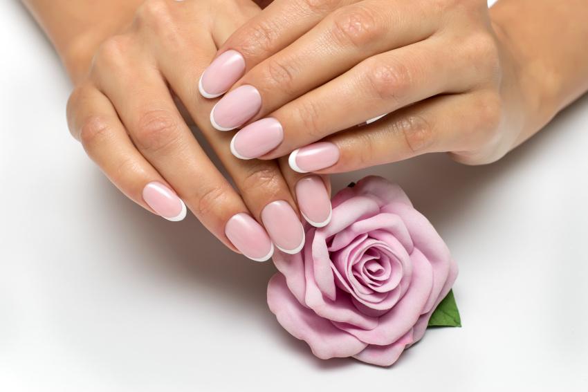 Micro French Nails in Rosa und Weiß
