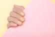 Vanilla Nails mit rosa Hintergrund