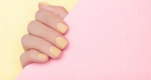 Vanilla Nails mit rosa Hintergrund