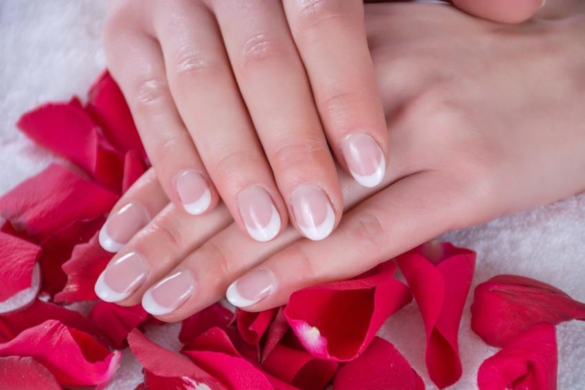 French Nails - schlichtes Nageldesign