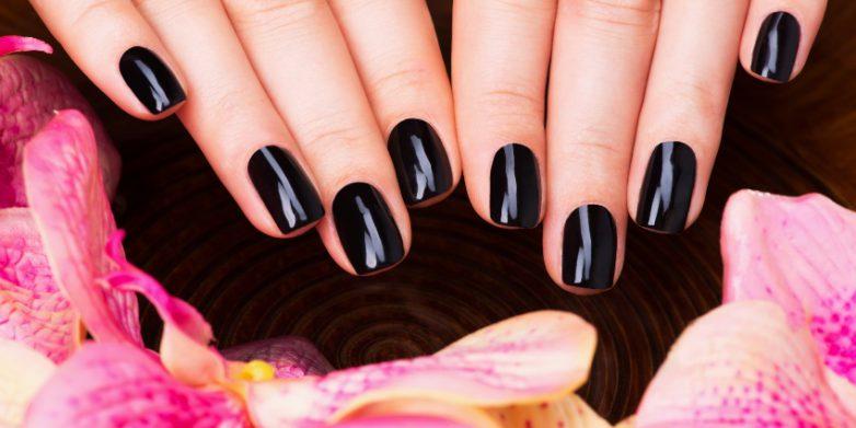 Nageldesign in Schwarz