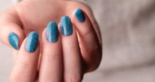 Nageldesign-in-Blau