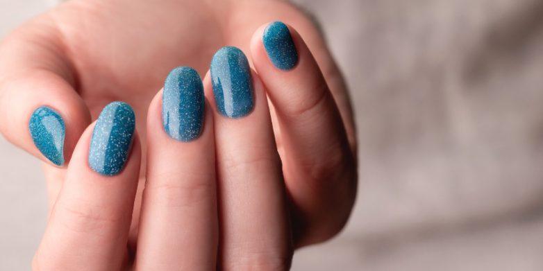 Nageldesign-in-Blau