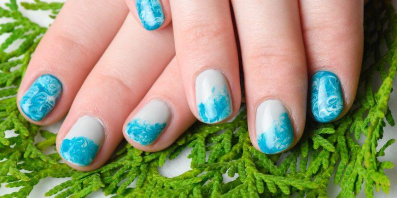 Fingernaegel-Wasser-Design- Nailart von der Natur inspiriert