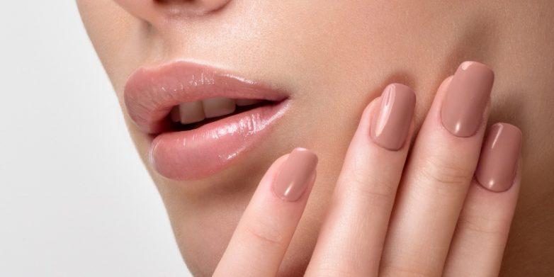 Braun-beige Nails: Der Leder-Look für die Nägel